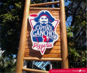 Capitão Gancho Pizzaria – Placa de Acrílico Caixa Alta Luminosa Com Letras Sobrepostas